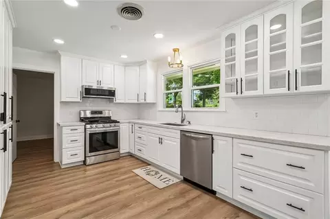 Kitchen - 220 E 8th Ave, Covington, LA 70433 photo 1 of 2