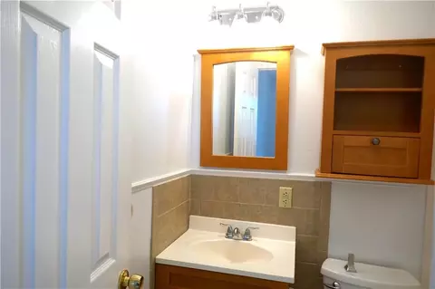 Bath - 153 Clemson Dr, Kenner, LA 70065 photo 2 of 3
