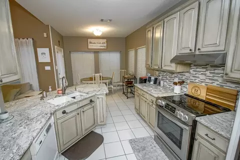 Kitchen - 121 Saint John St, Luling, LA 70070 photo 3 of 3