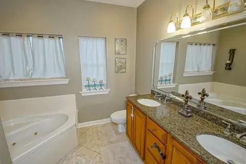 Bath - 121 Saint John St, Luling, LA 70070 photo 1 of 3