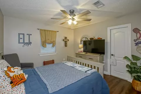 Bedroom - 121 Saint John St, Luling, LA 70070 photo 3 of 5
