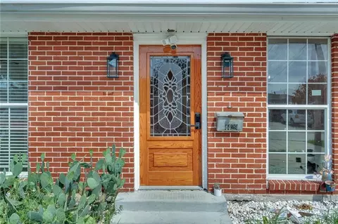 4429 Lake Villa Dr, Metairie, LA 70002