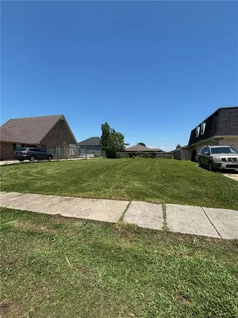 8541-43 Deerfield Dr, Chalmette, LA 70043