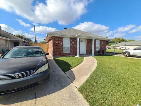 3820-3822 Juno Dr, Chalmette, LA 70043