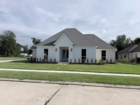 147 River Place Dr, Hahnville, LA 70057