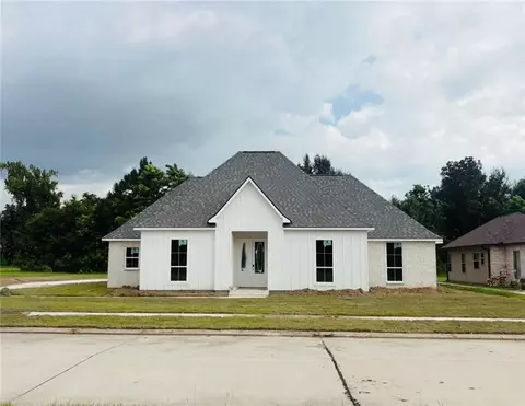 147 River Place Dr, Hahnville, LA 70057
