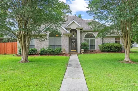 200 Gage Ct, Madisonville, LA 70447