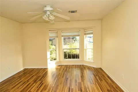Living - 304 Coronado Dr, Luling, LA 70070 photo 4 of 5