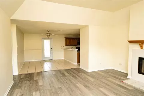 Living - 304 Coronado Dr, Luling, LA 70070 photo 2 of 5