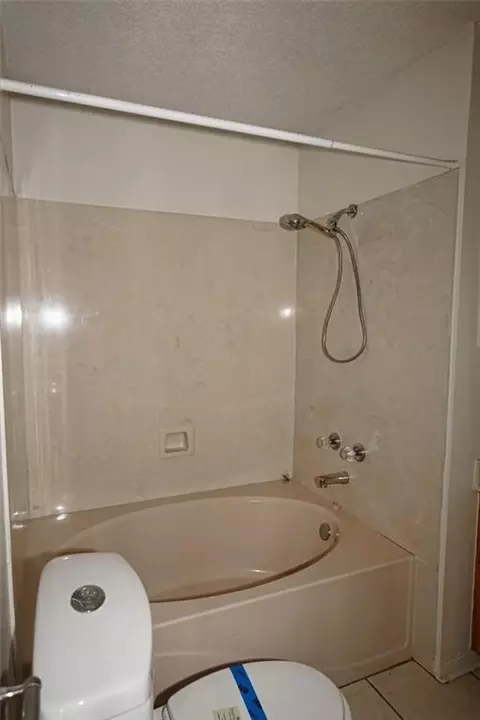 Bath - 304 Coronado Dr, Luling, LA 70070 photo 2 of 3