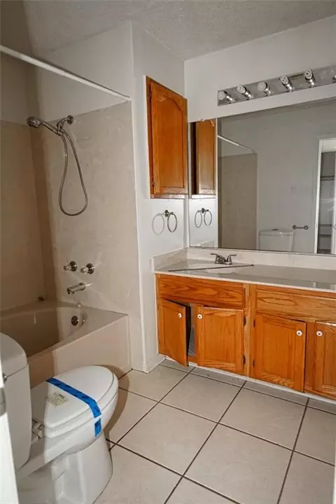 Bath - 304 Coronado Dr, Luling, LA 70070 photo 1 of 3