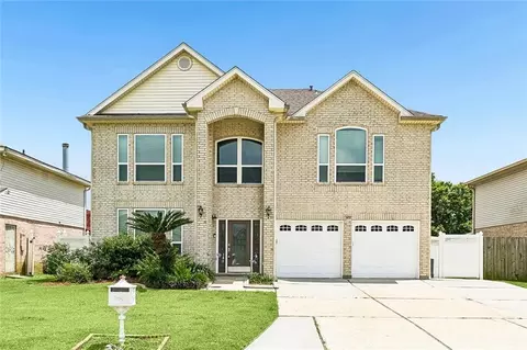 2120 S Village Green St, Harvey, LA 70058