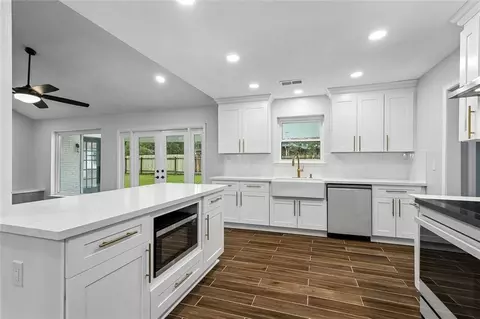 Kitchen - 70 Hyacinth Dr, Covington, LA 70433 photo 3 of 3