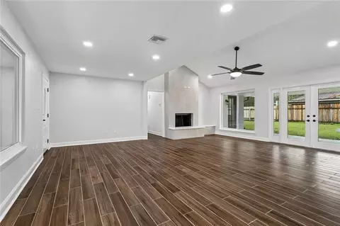 Living - 70 Hyacinth Dr, Covington, LA 70433 photo 2 of 3