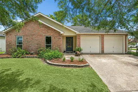 610 Longview Dr, Destrehan, LA 70047