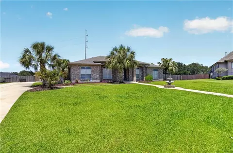 110 Regina Dr, Belle Chasse, LA 70037