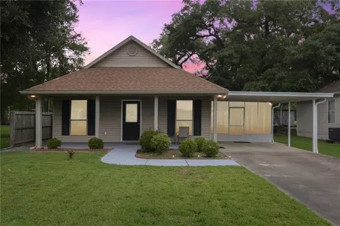 484 S 2nd St, Ponchatoula, LA 70454