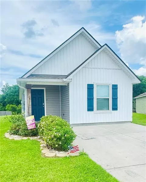 1108 E Bienville St, Gonzales, LA 70737