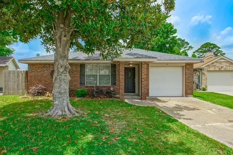 2 Nimitz Ct, Harahan, LA 70123