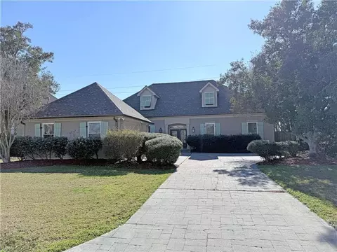 195 Stonehaven Dr, Belle Chasse, LA 70037