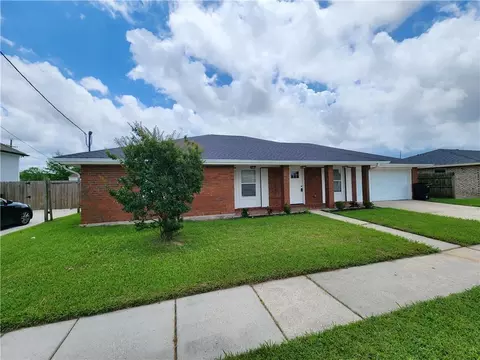 3713 Lena Dr, Chalmette, LA 70043