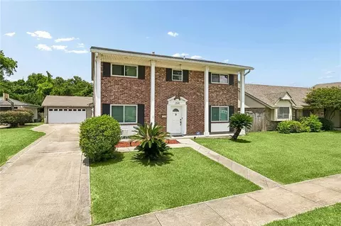 2545 Holiday Dr, New Orleans, LA 70131