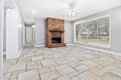Living - 210 Mockingbird Ln, Slidell, LA 70458 photo 3 of 3
