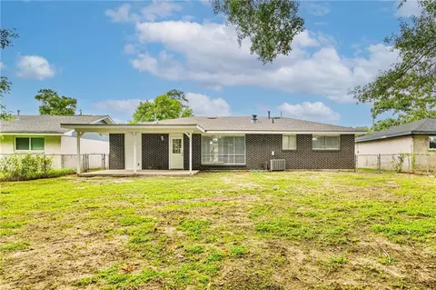Exterior - 210 Mockingbird Ln, Slidell, LA 70458 photo 2 of 2