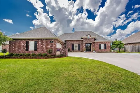135 Bayou Lafourche Dr, Thibodaux, LA 70301