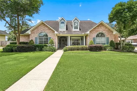 304 Hawthorne St, Gretna, LA 70056
