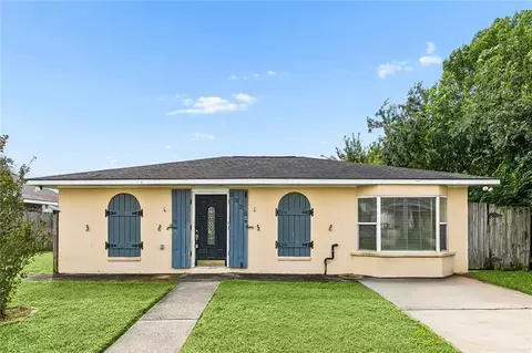 3225 Decomine St, Chalmette, LA 70043
