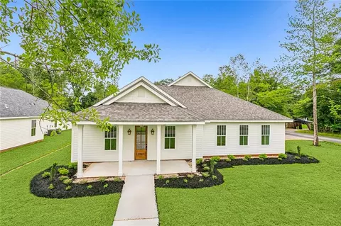 2246 Caroline St, Mandeville, LA 70448