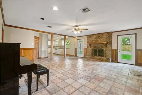 Living - 23 Platt St, Kenner, LA 70065 photo 1 of 2