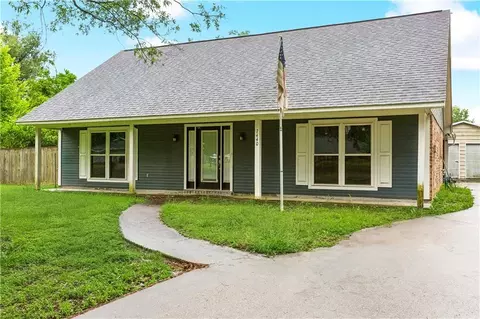 7440 Robinson Dr, Denham Springs, LA 70706