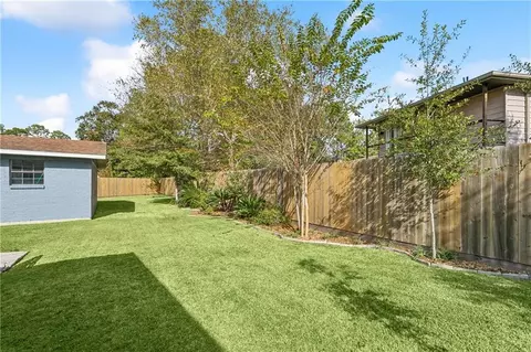 Exterior - 802 Franklin Ct, Slidell, LA 70458 photo 2 of 3