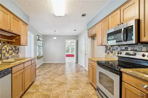 Kitchen - 802 Franklin Ct, Slidell, LA 70458 photo 2 of 2