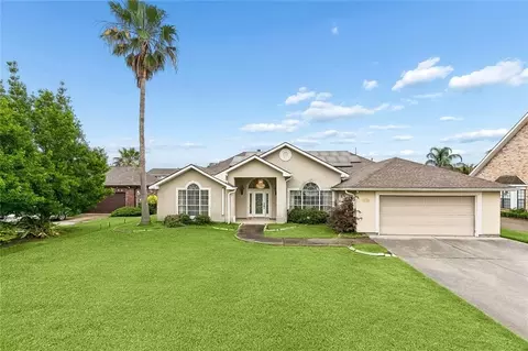 1117 Lake Louise Dr, Gretna, LA 70056