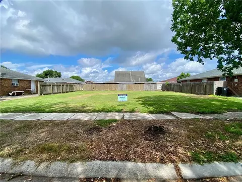 3712 Mumphrey Rd, Chalmette, LA 70043