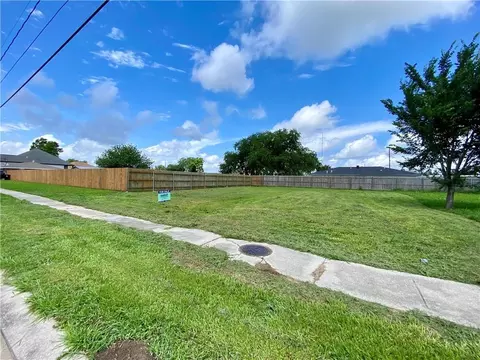 3701 Chalona Dr, Chalmette, LA 70043