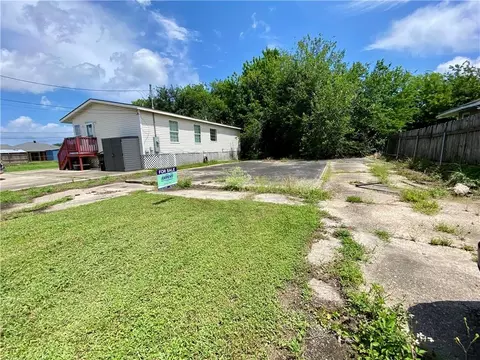 107 3rd St, Chalmette, LA 70043