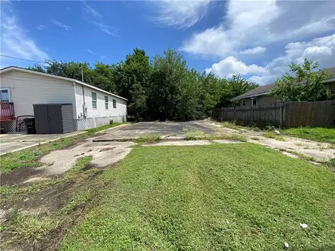 107 3rd St, Chalmette, LA 70043 photo 2