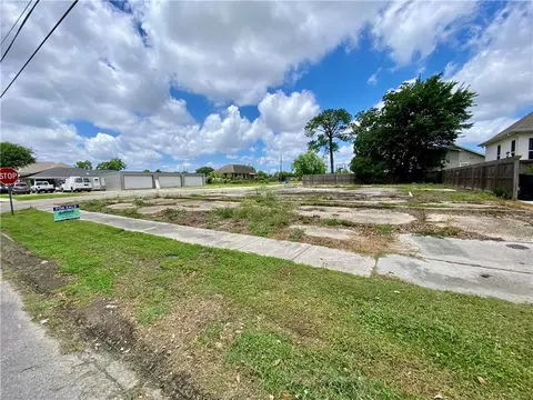 1900 Mehle St, Arabi, LA 70032