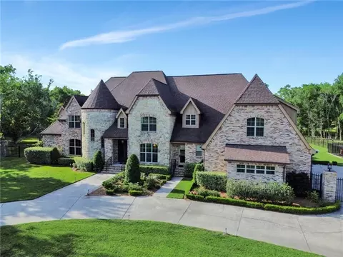 11 Arbor Cir, New Orleans, LA 70131