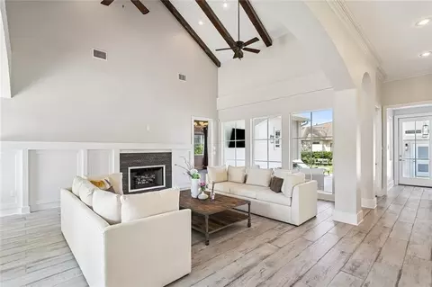 Living - 416 Melrose Ave, Covington, LA 70433 photo 1 of 2