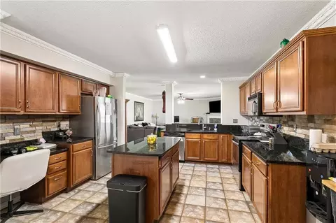 Kitchen - 2033 Heather Ln, Slidell, LA 70461 photo 2 of 3
