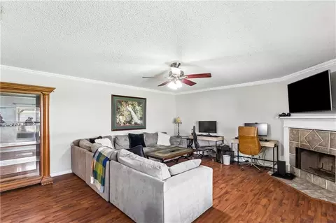 Living - 2033 Heather Ln, Slidell, LA 70461 photo 2 of 2