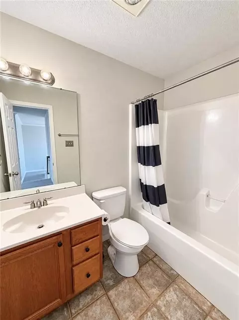 Bath - 2033 Heather Ln, Slidell, LA 70461 photo 2 of 3