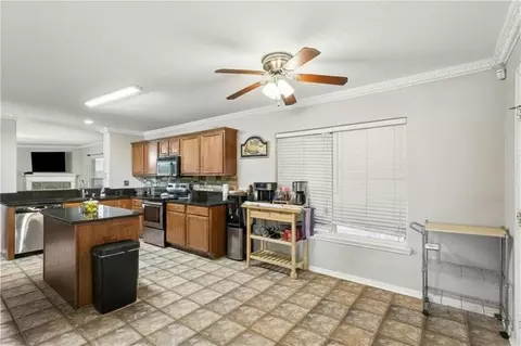 Kitchen - 2033 Heather Ln, Slidell, LA 70461 photo 3 of 3