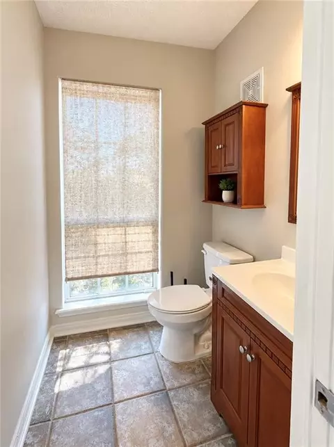 Bath - 2033 Heather Ln, Slidell, LA 70461 photo 1 of 3