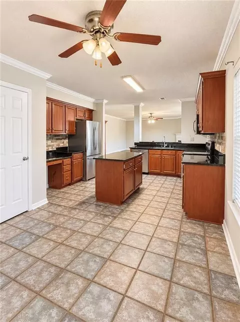 Kitchen - 2033 Heather Ln, Slidell, LA 70461 photo 1 of 1